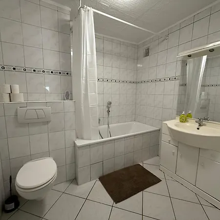 Monteurhaus Am Airport Apartment *